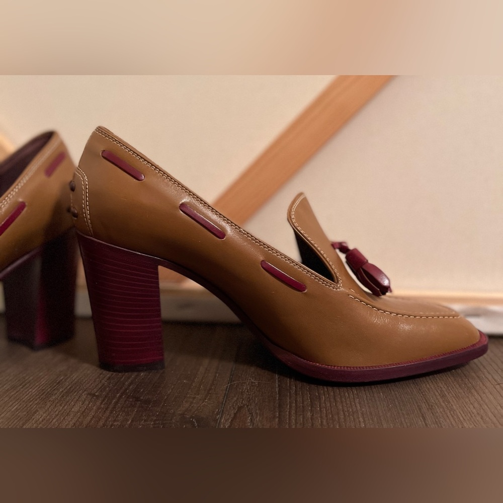 Tod’s Leather Taupe / Camel and Red Trim and Tassel Heels Sz 38.5